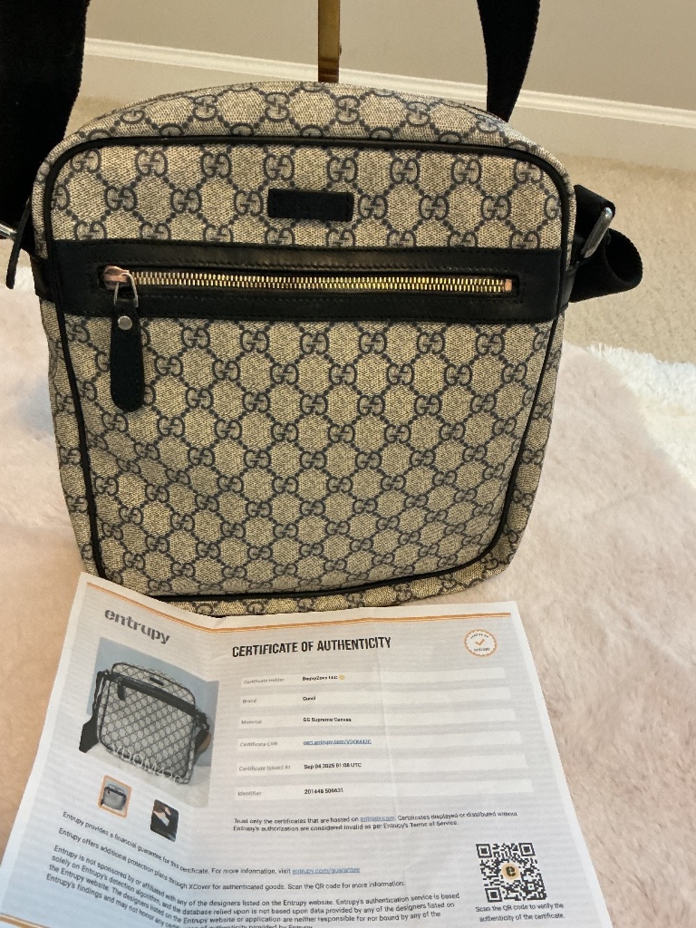 Gucci Beige/Blue GG Supreme Crossbody Bag